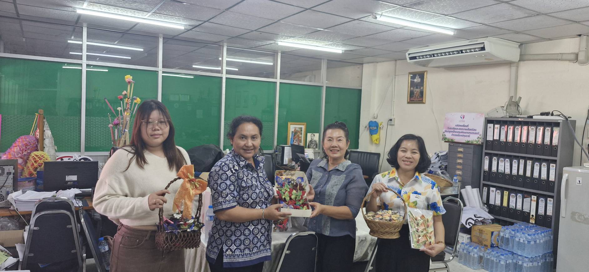 สพอ.เมืองปทุมธานี รับมอบผีเสื้อเพื่อใช้ในงานกาชาด ณ สวนลุมพินี