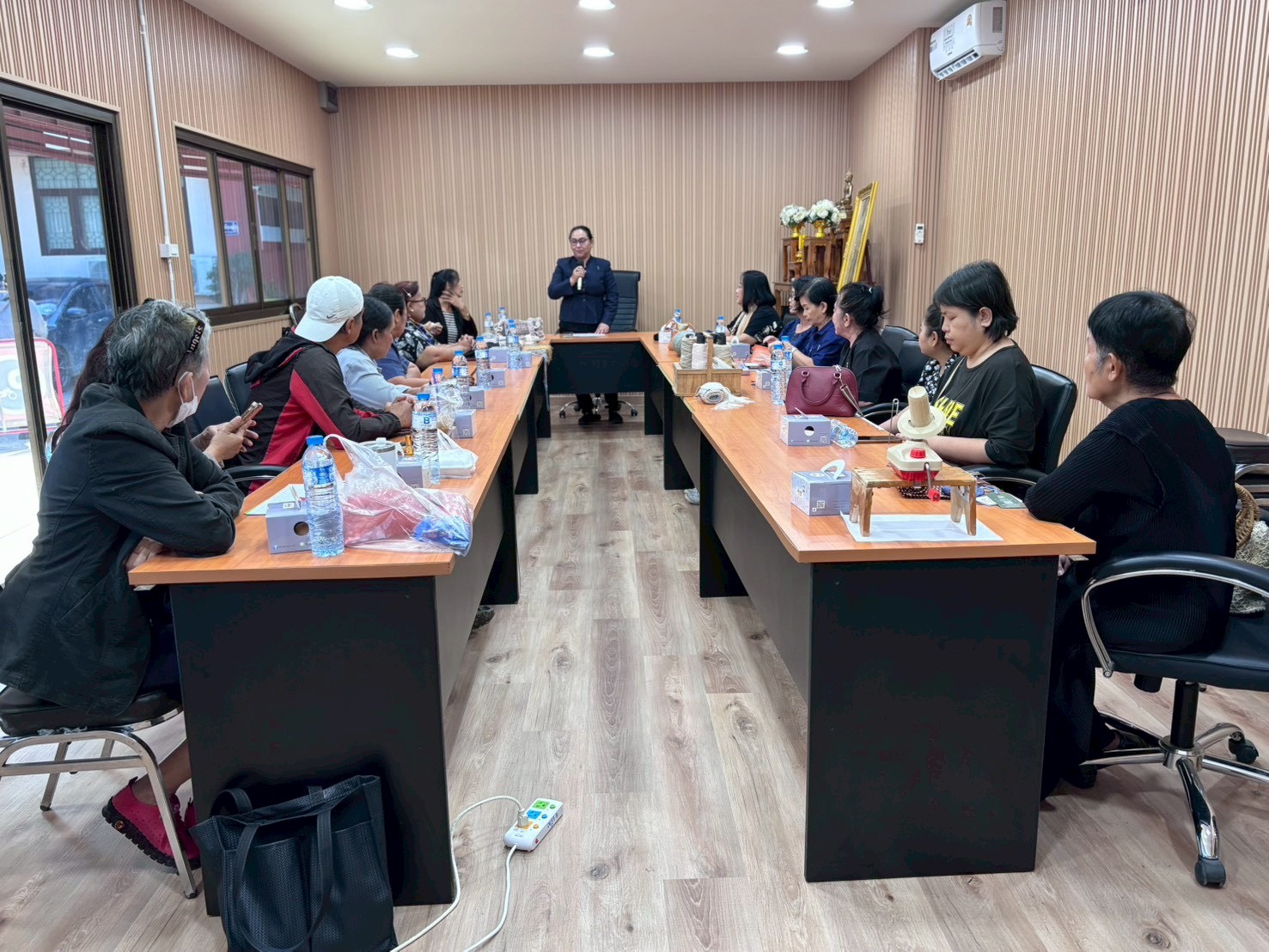 สพอ.เมืองปทุมธานี ดำเนินโครงการตลาดนัดคนไทยยิ้มได้ 