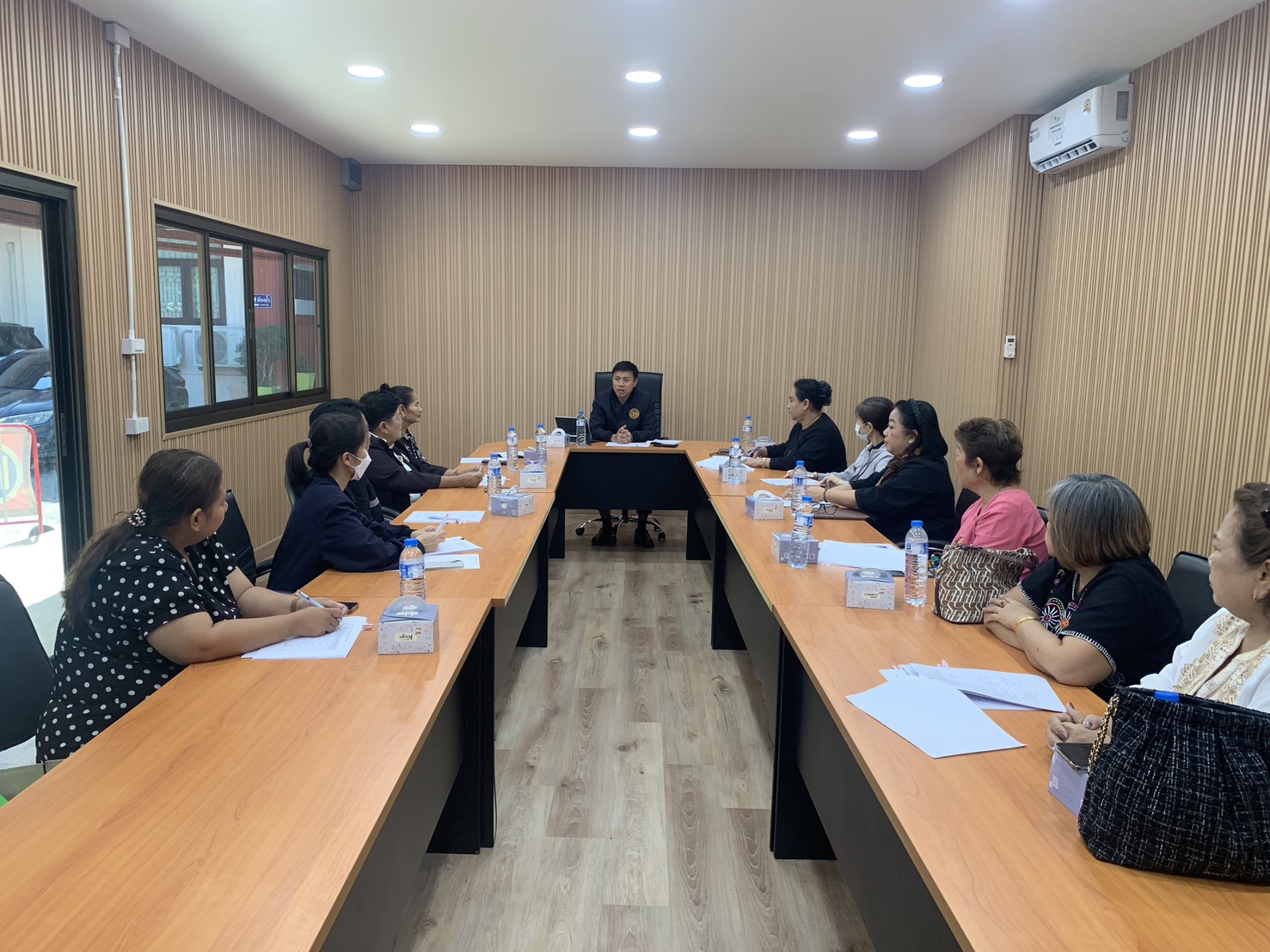 สพอ.เมืองปทุมธานี ดำเนินการประชุมคณะอนุกรรมการกลั่นกรองและติดตามการดำเนินงานกองทุนพัฒนาบทบาทสตรีอำเภอเมืองปทุมธานี