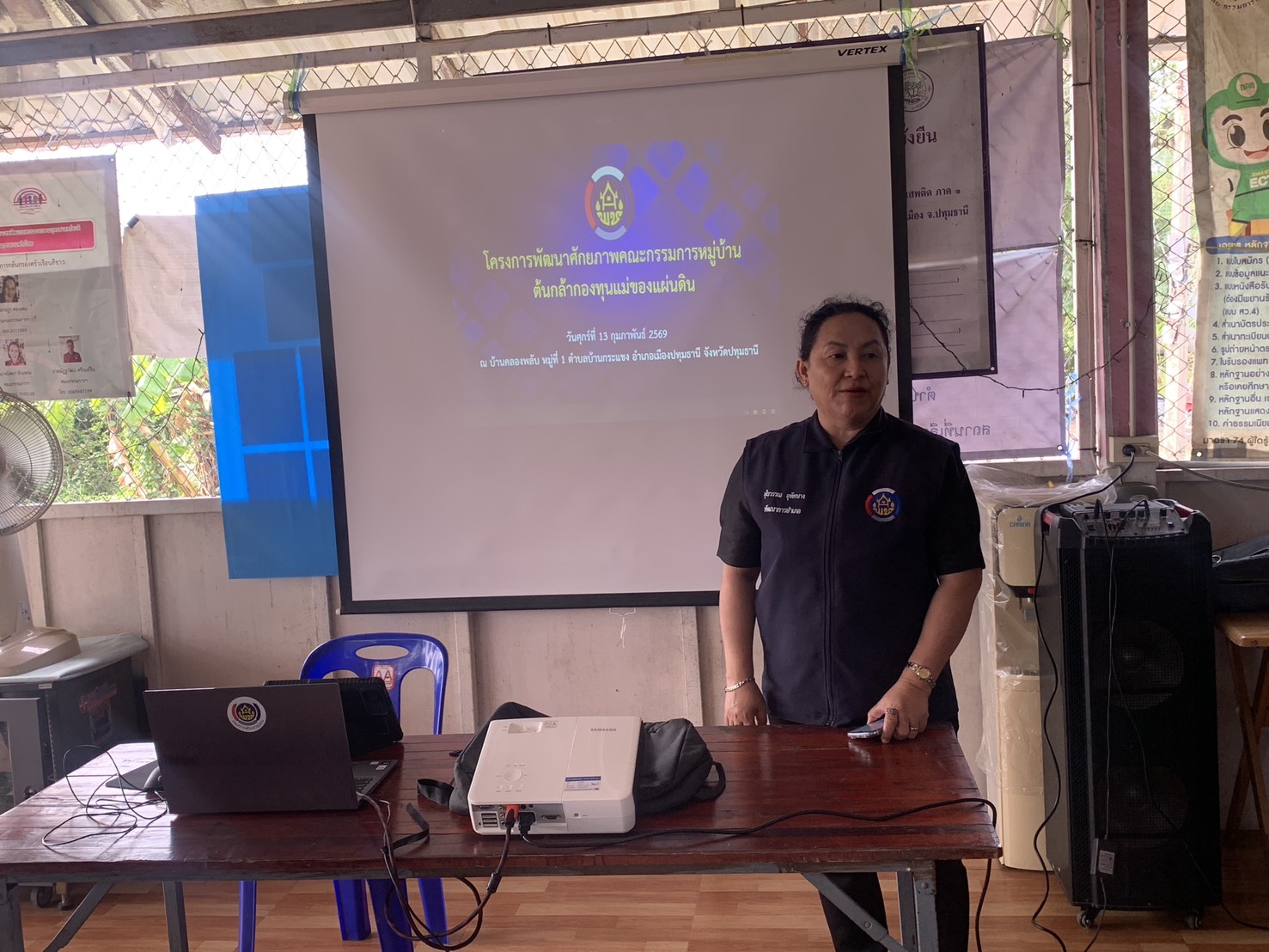 สพอ.เมืองปทุมธานี ดำเนินการพัฒนาศักยภาพคณะกรรมการหมู่บ้านต้นกล้ากองทุนแม่ของแผ่นดิน 