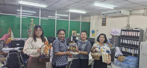 สพอ.เมืองปทุมธานี รับมอบผีเสื้อเพื่อใช้ในงานกาชาด ณ สวนลุมพินี